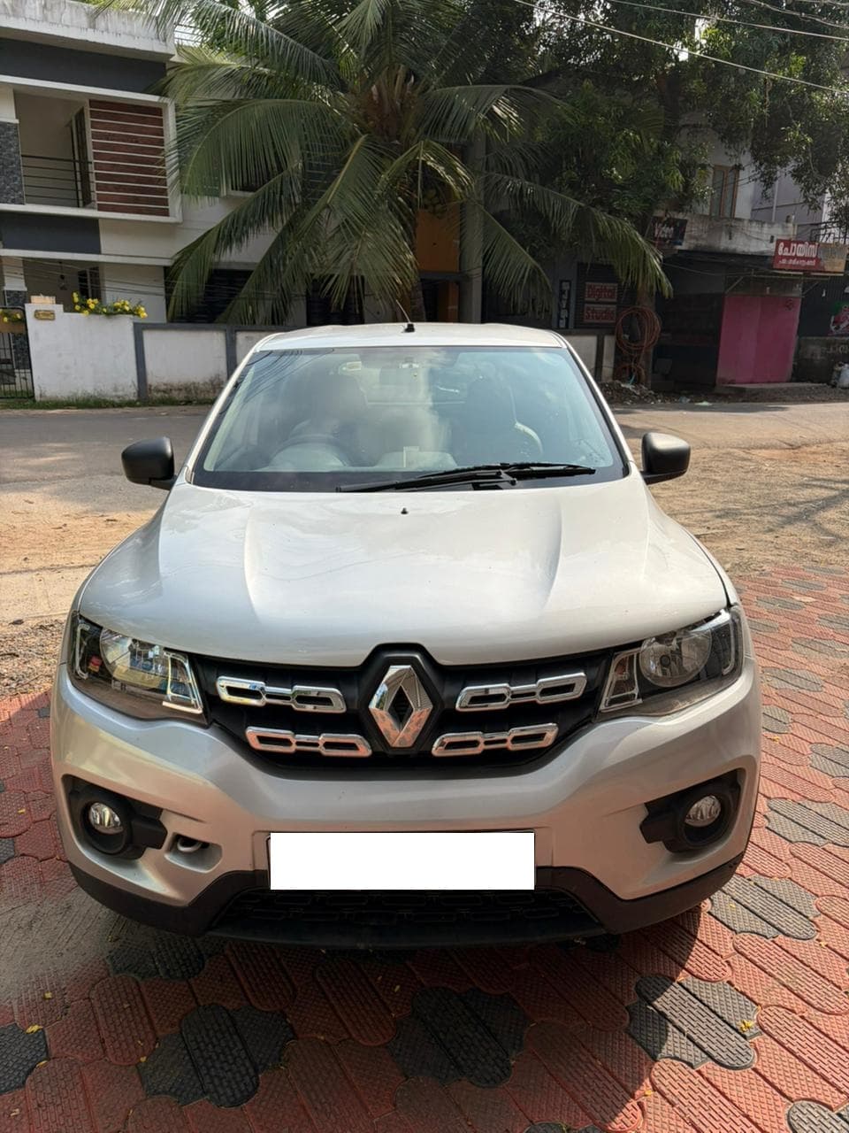 renault-kwid-2016-v49l2j8erx9u63hcs79u6odm