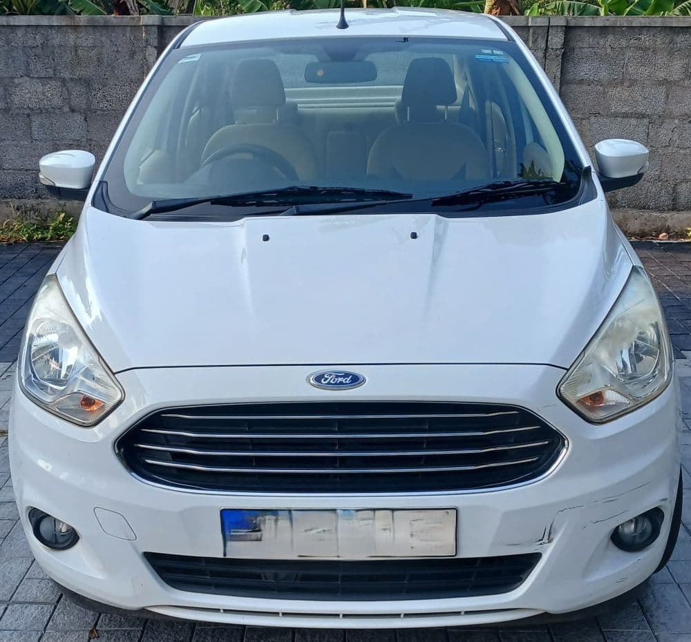 ford-figo-2015-te48rfr4npudljgf38sl7261