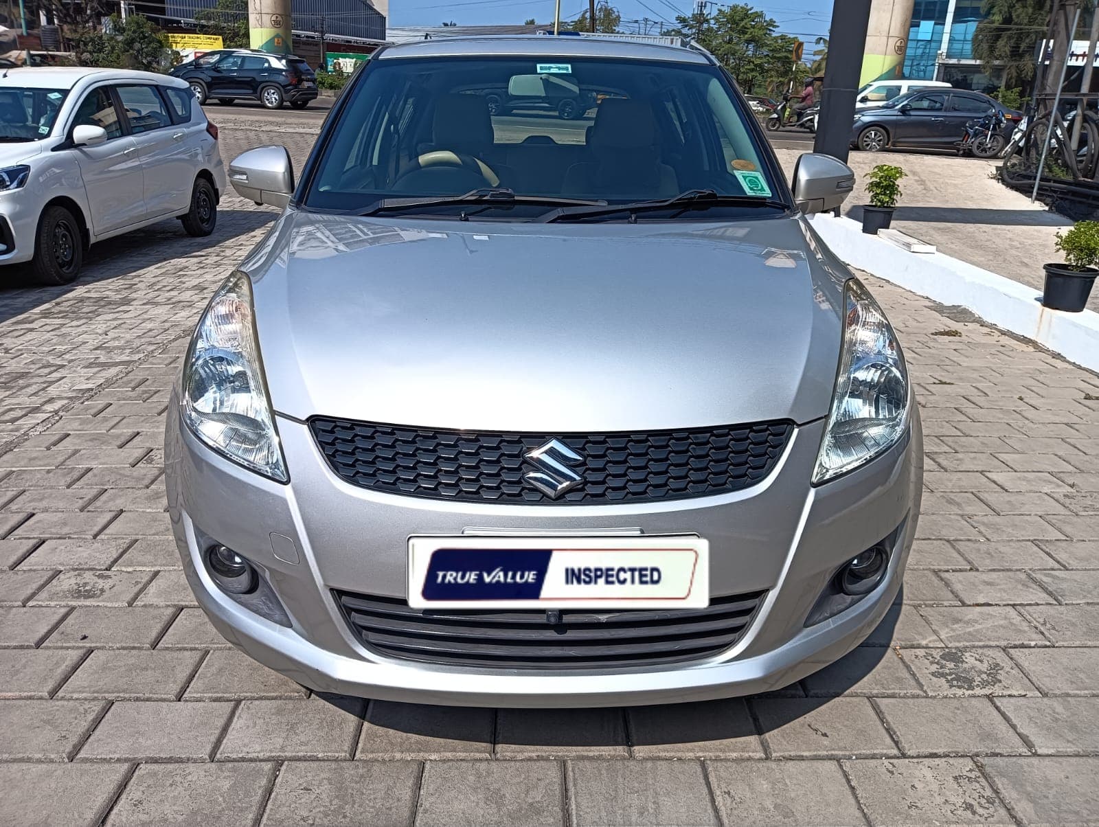 maruti-swift-2013-oefzizm7sq9jo9lutq1j21tl