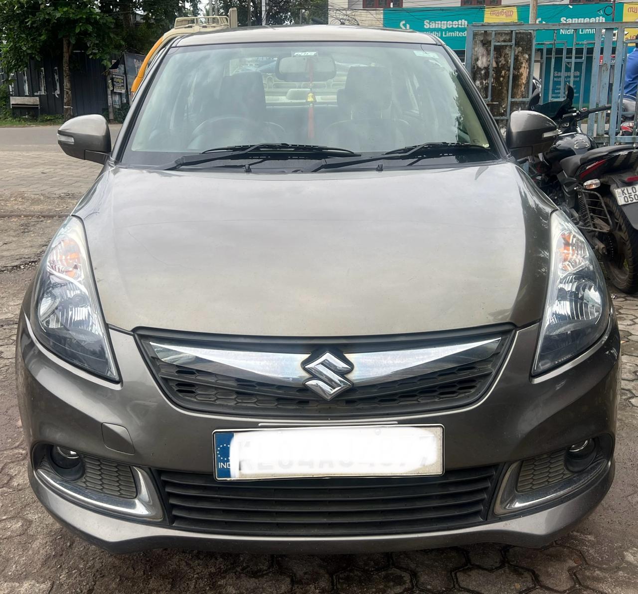 MARUTI DZIRE in Ernakulam