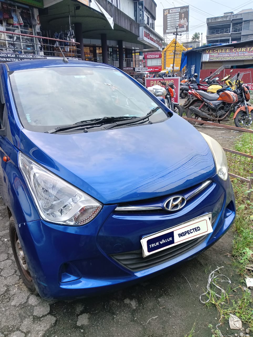 HYUNDAI EON in Ernakulam