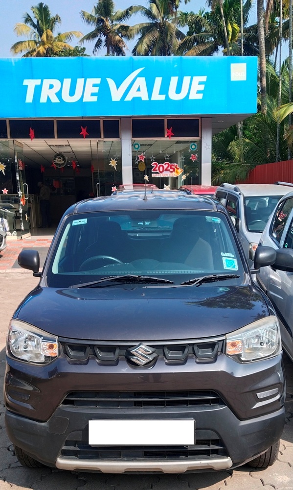 MARUTI S PRESSO in Ernakulam