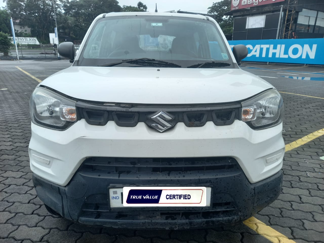 MARUTI S PRESSO in Ernakulam